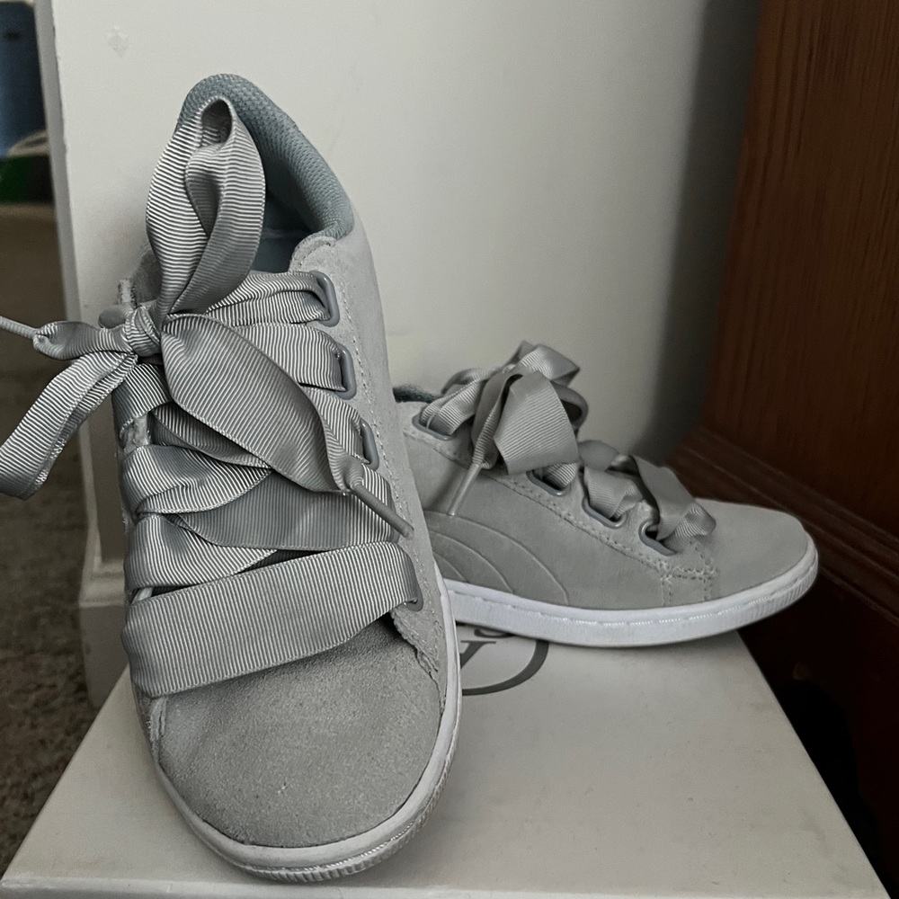 Puma Vikky Ribbon Lace Gray Sneakers | W Size 8 - normal wear - good condition